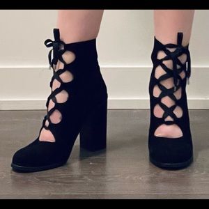 TOPSHOP - Black Suede Wood Block Lace Up Booties, Never worn outside. Size 40.